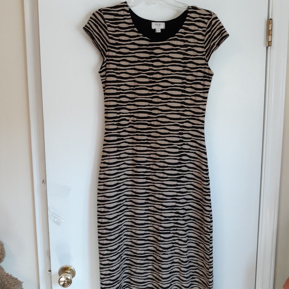 ECI Tan on Black Stripe Knit Short Sleeve Lined Maxi Dress Stretch Size Medium